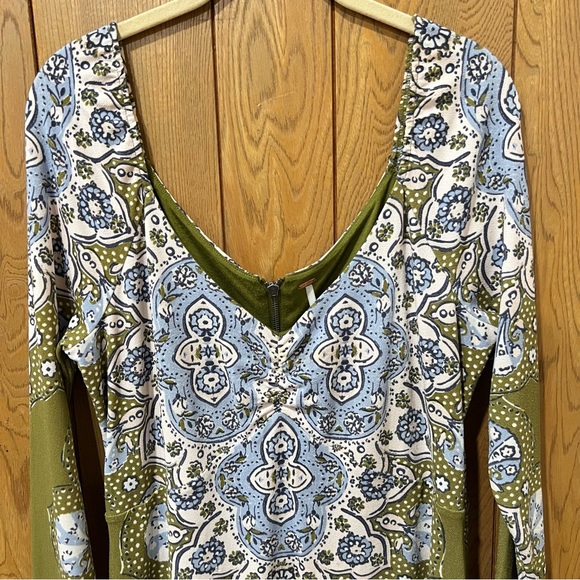 Free People Women’s Green Paisley Bohemian Earthy Mini Dress V Neck Size Large - Picture 3 of 9